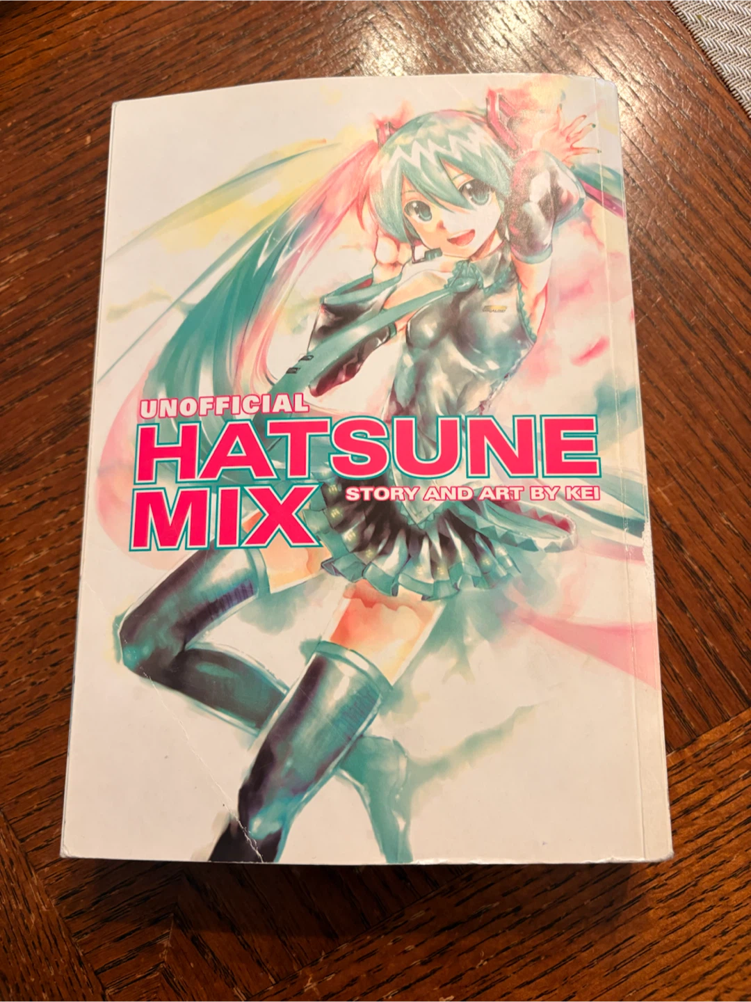 Unofficial Hatsune Mix Story and Art Book by Kei