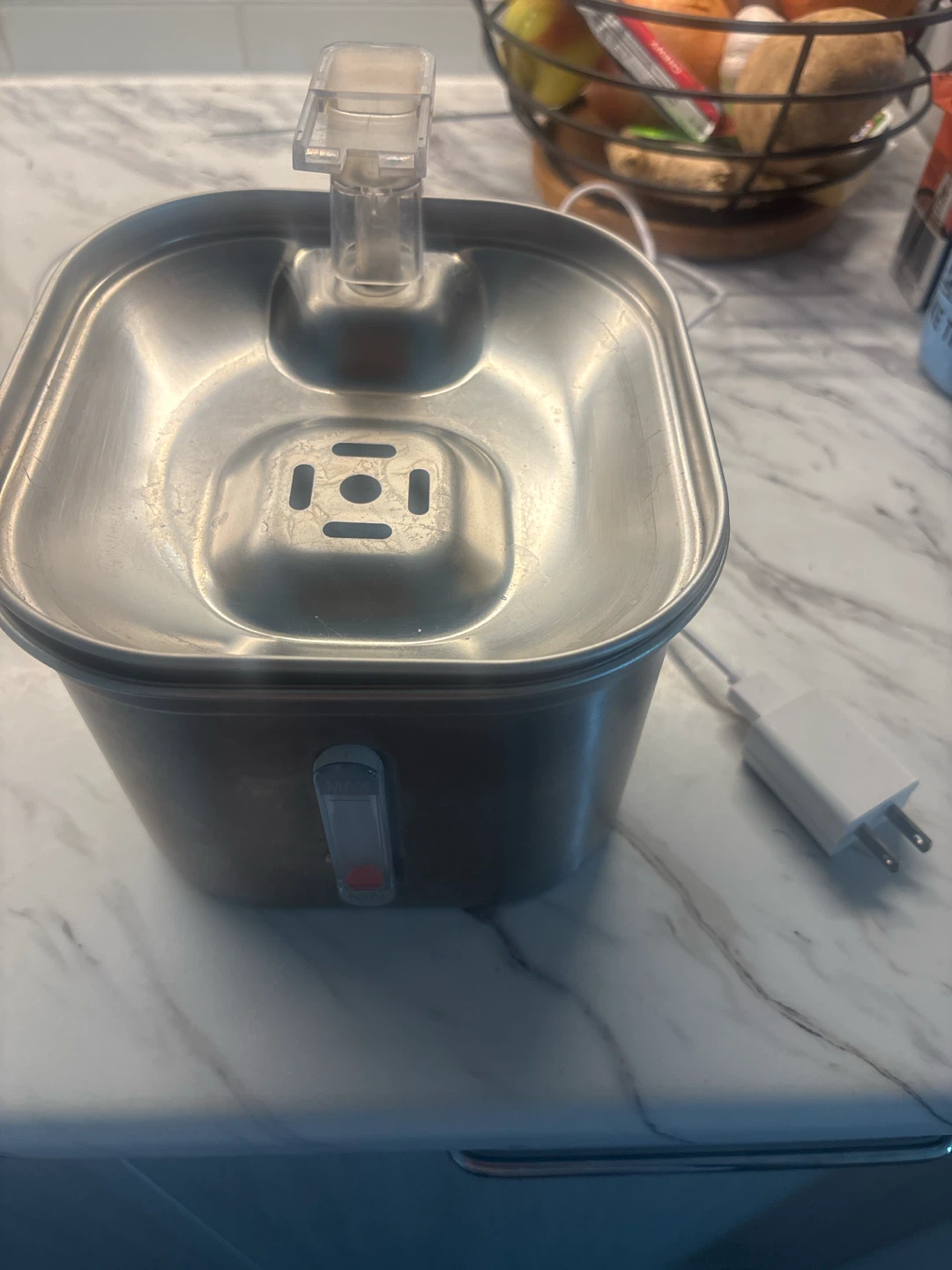 Pet water fountain