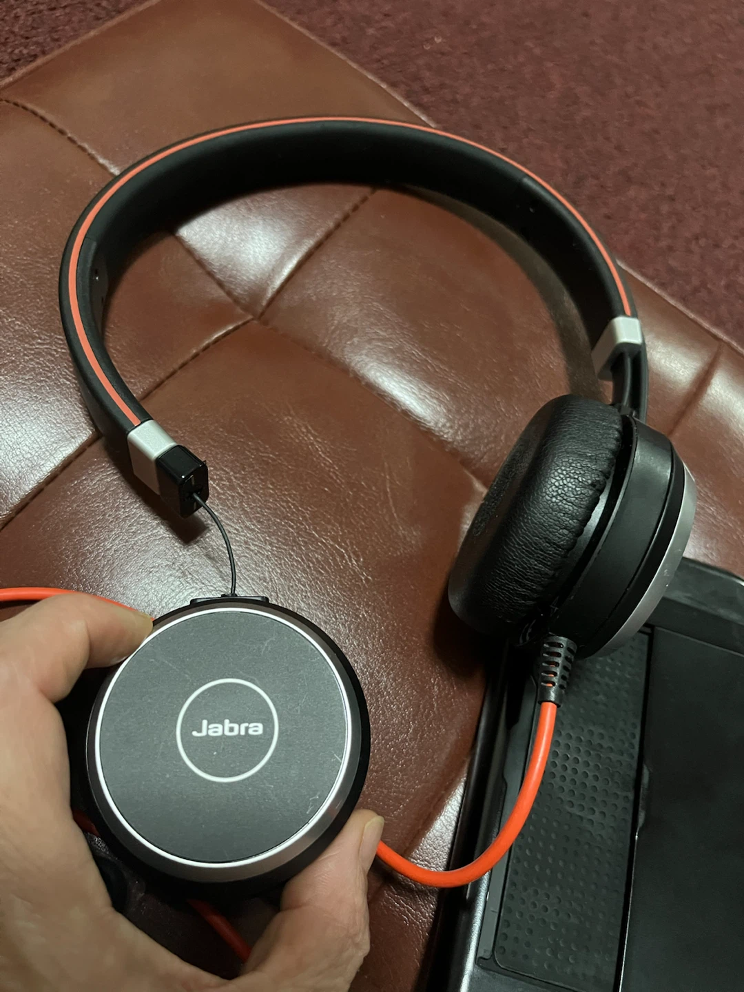 Free Wired Earphones and IPhone Case - photo 2