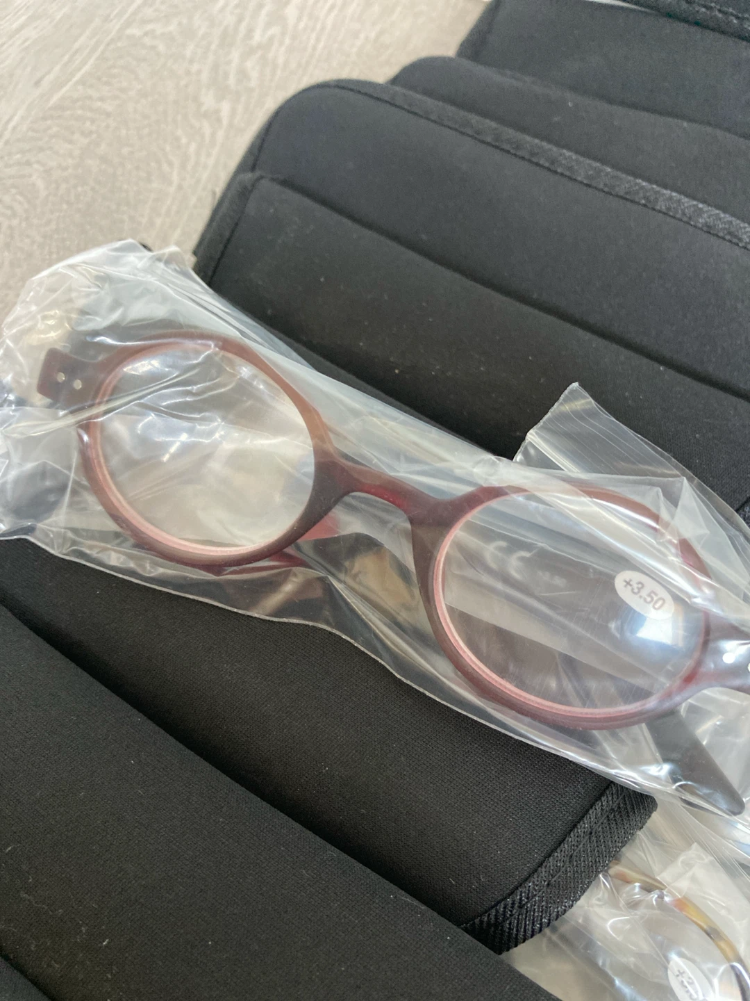 Lot of 11 Reading Glasses with Cases - photo 2