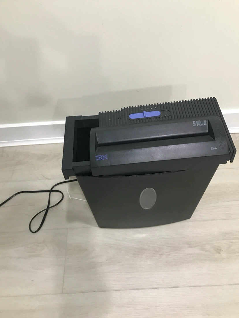 IBM IS-6 Document Shredder - photo 2