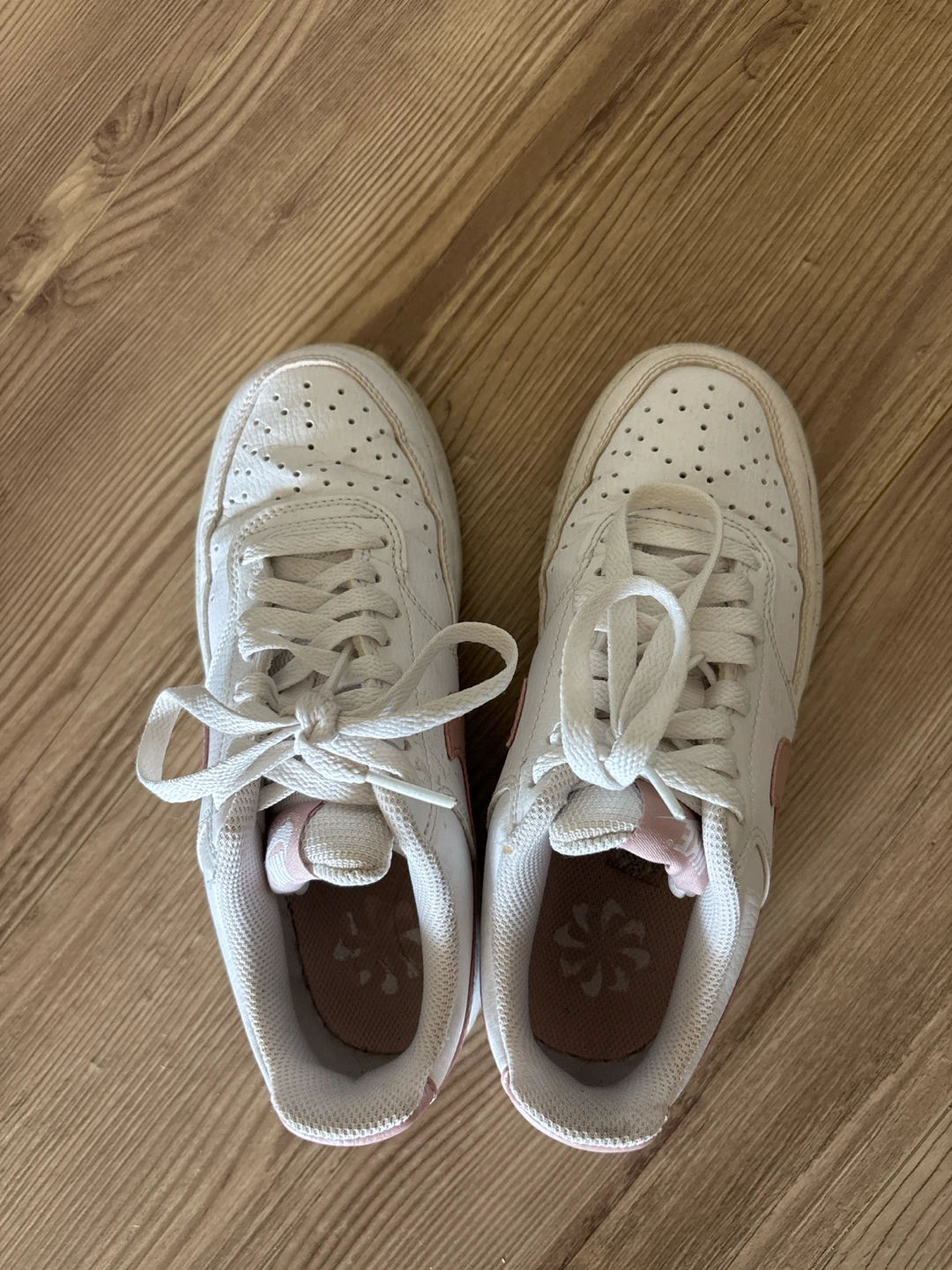 Nike Women's White/Pink Sneakers