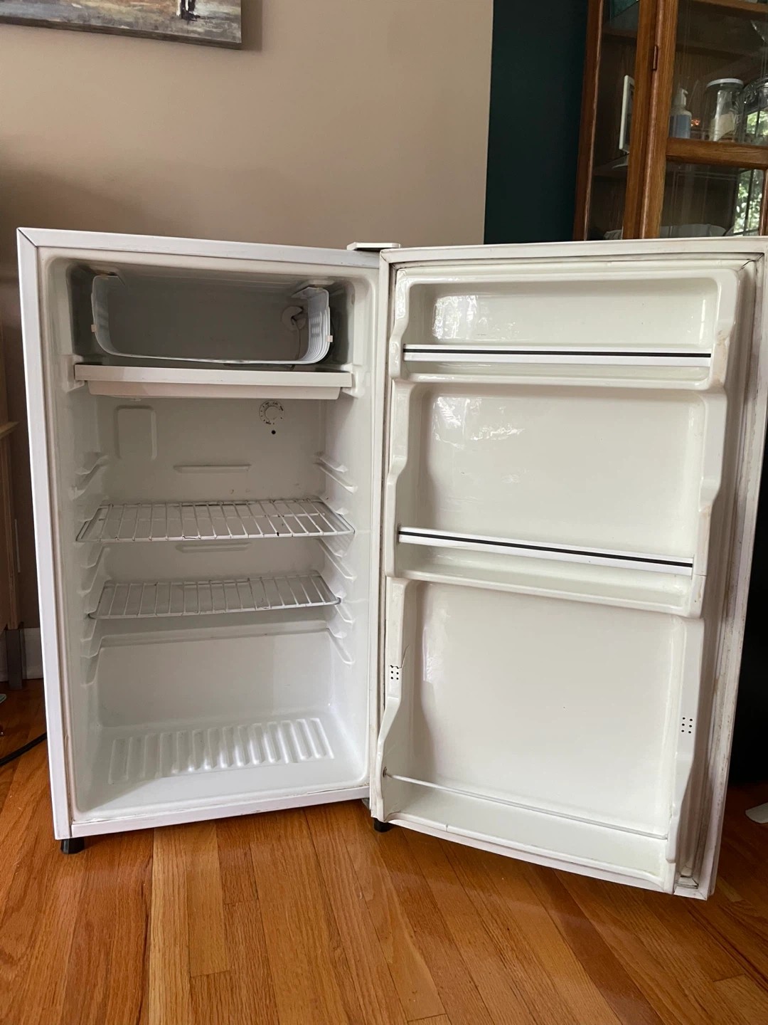 GE Mini Refrigerator - photo 2
