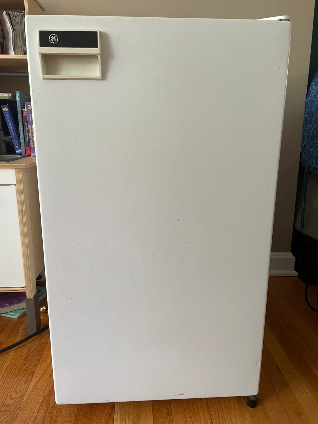 GE Mini Refrigerator