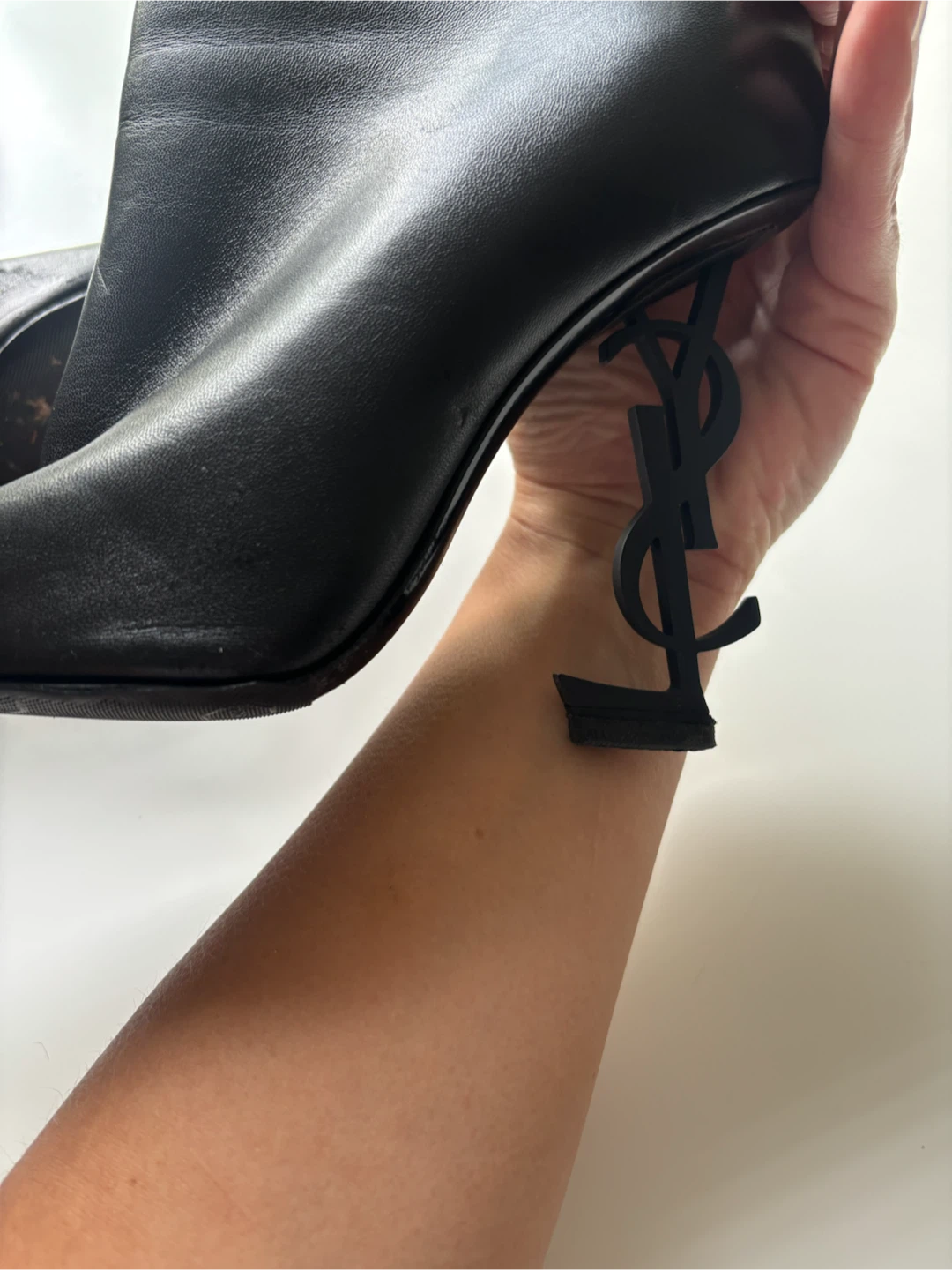 Yves Saint Laurent Black Leather Ankle Boots - photo 5