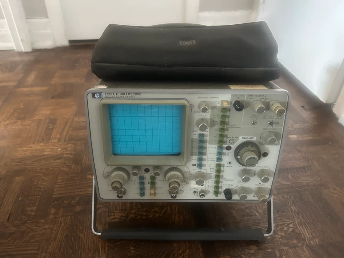 HP 1725A Oscilloscope - photo 3