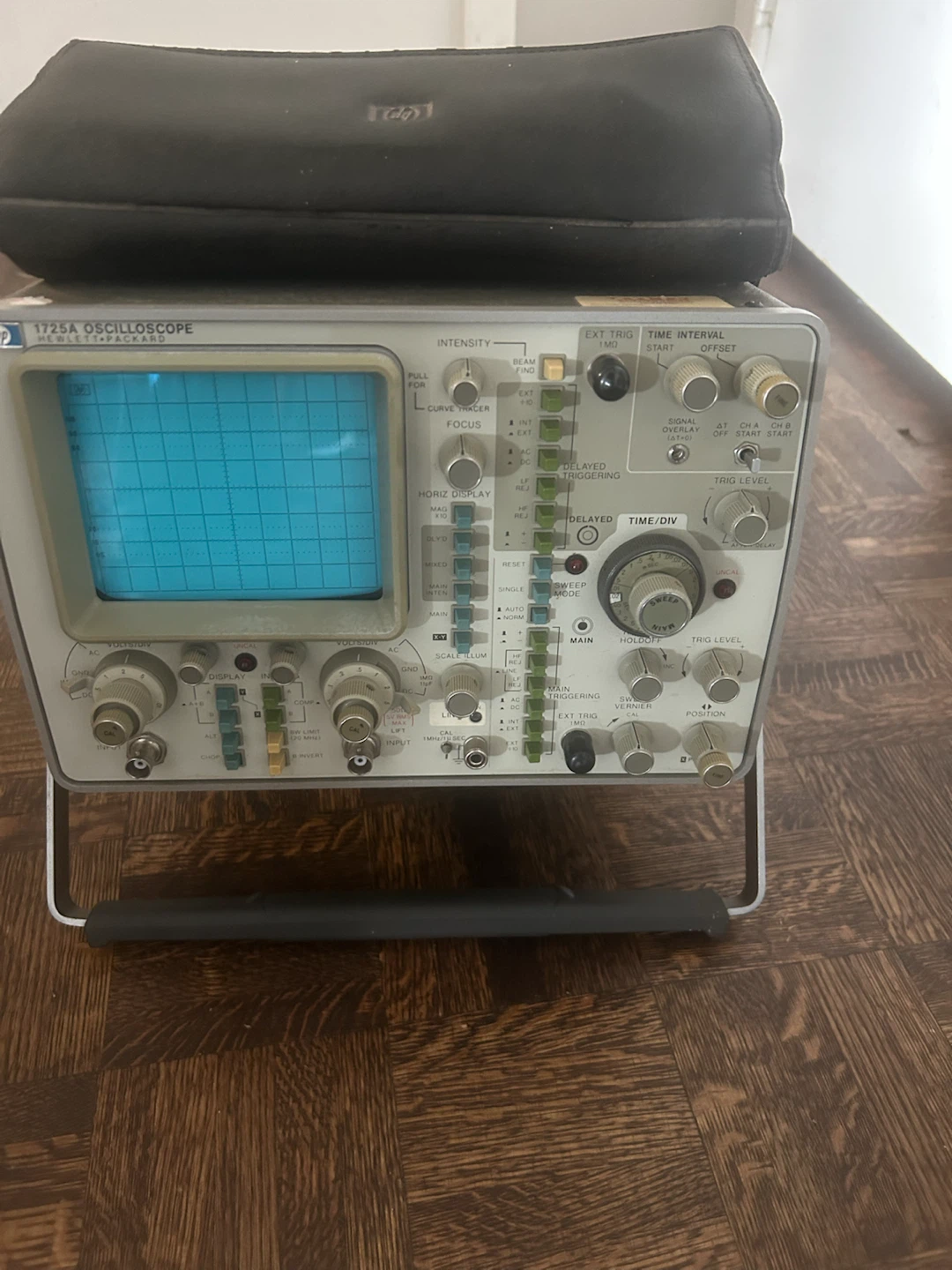 HP 1725A Oscilloscope - photo 4