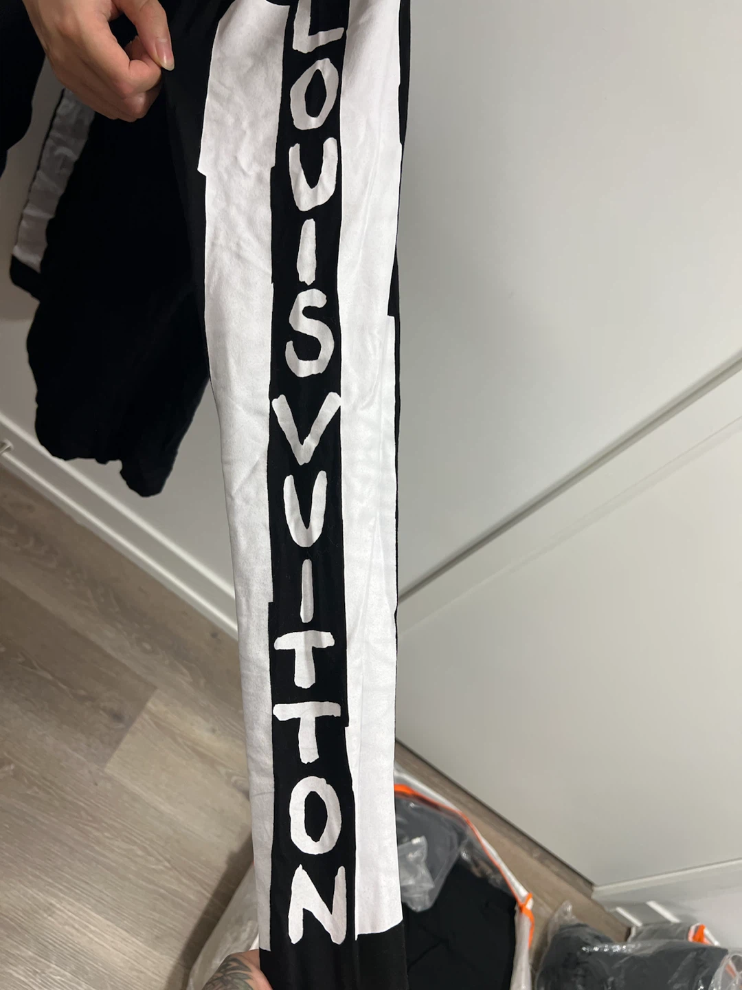 Louis Vuitton Black Long Sleeve T-Shirt - photo 2