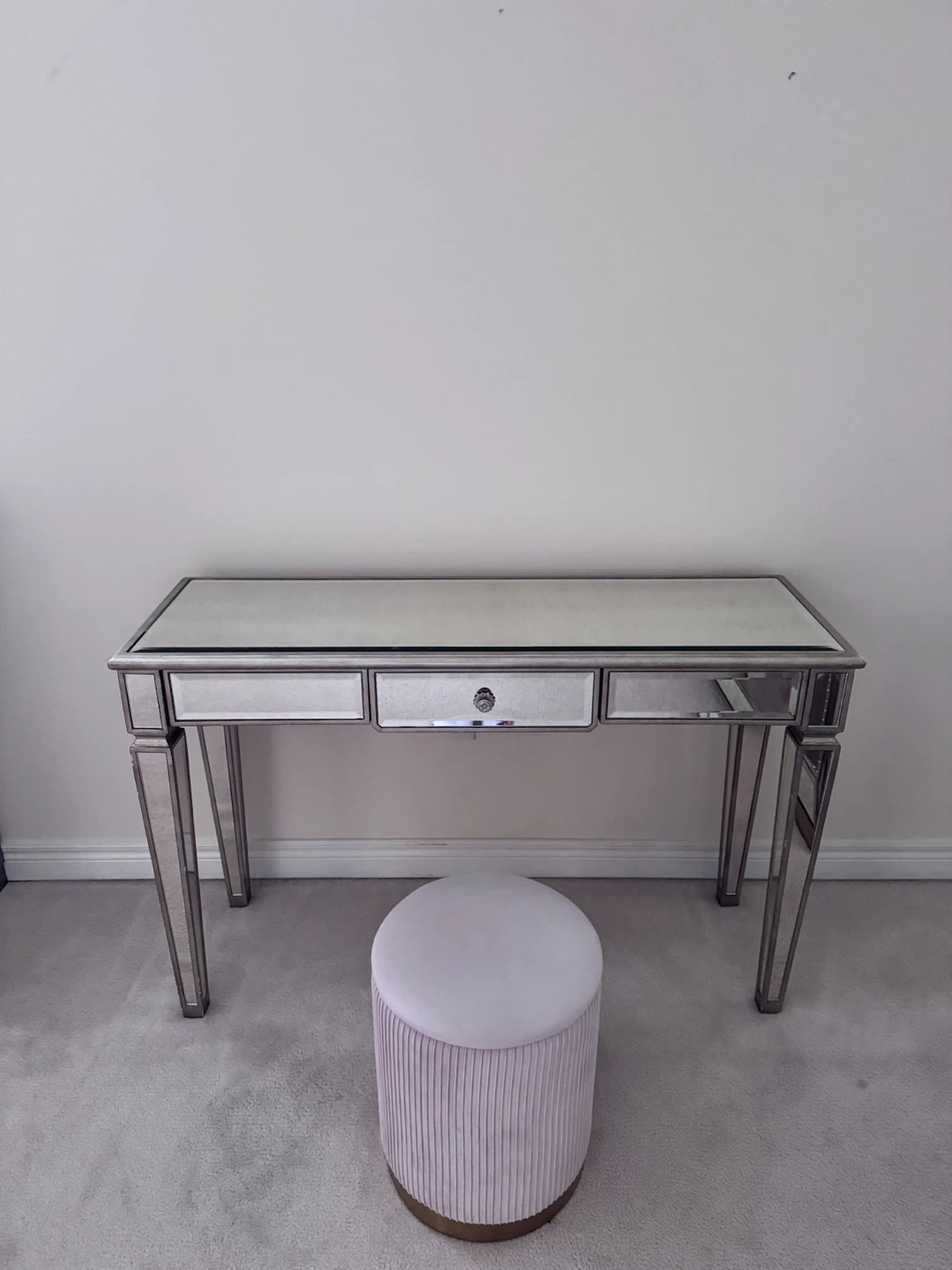 Vanity table
