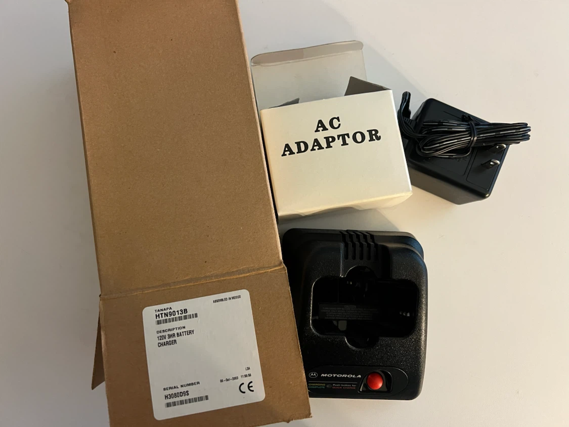 Motorola HTN9013B Battery Charger