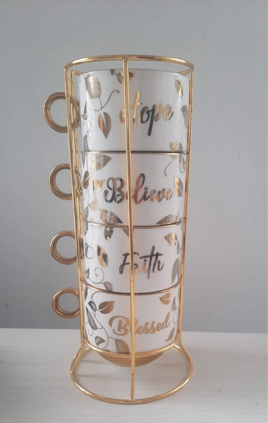 Immediate Pick Up : Beautiful Cup Holder with 4 Cups for Sale