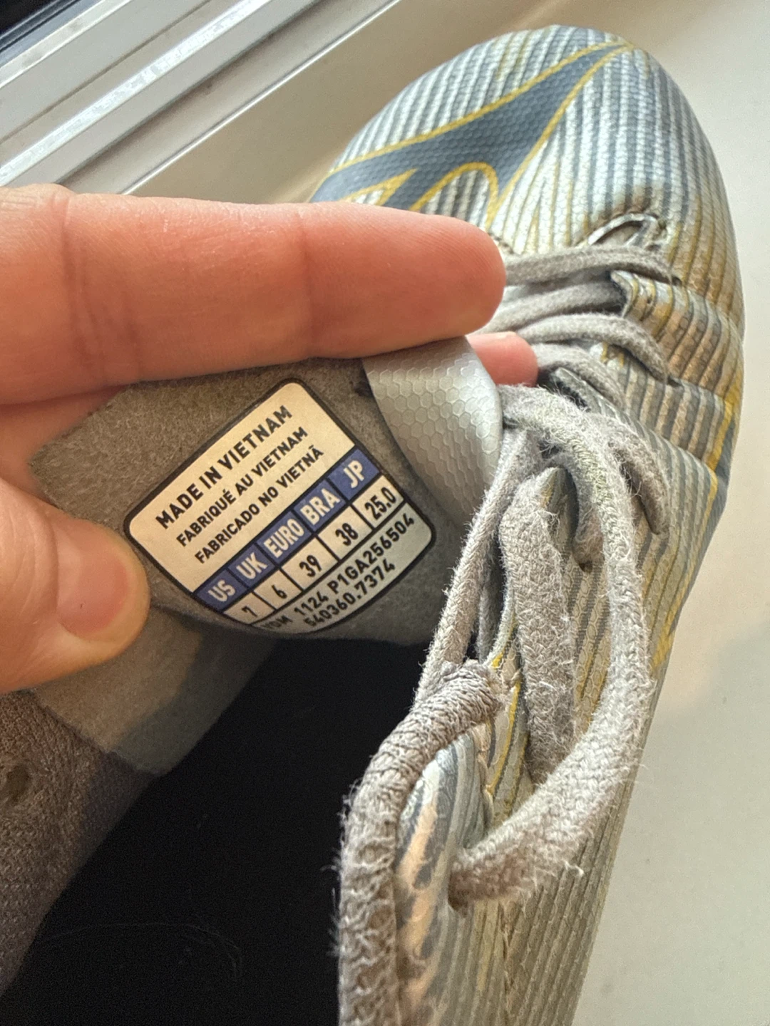 Mizuno Soccer Cleats - photo 3