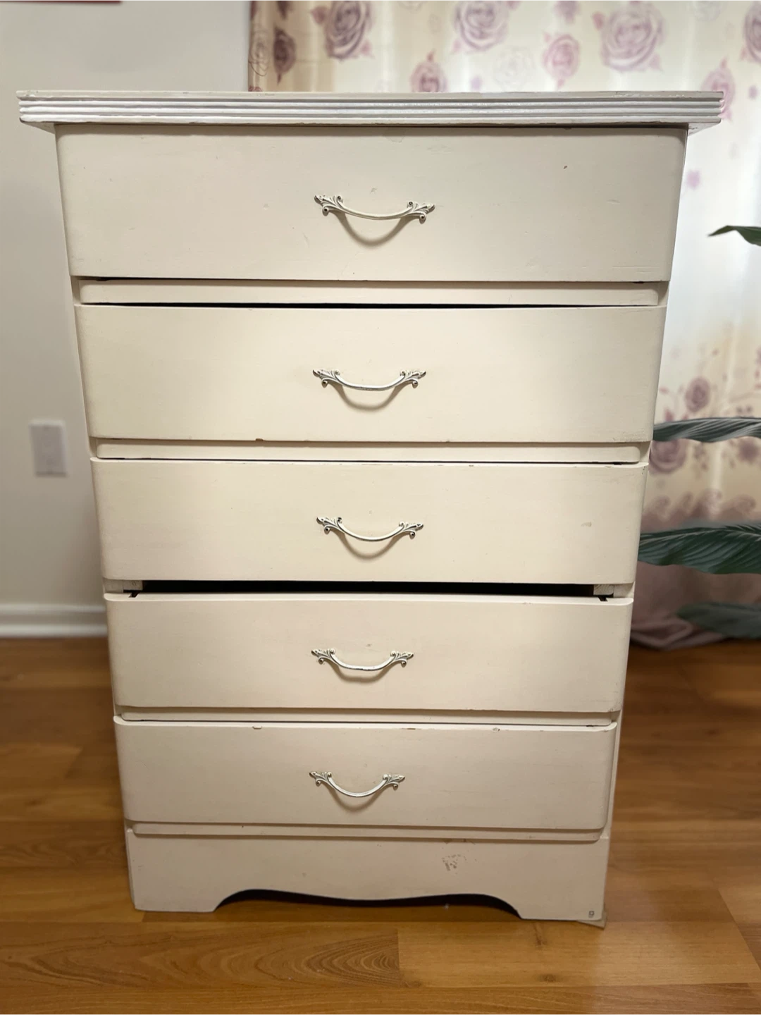 Cream 5-Drawer Dresser