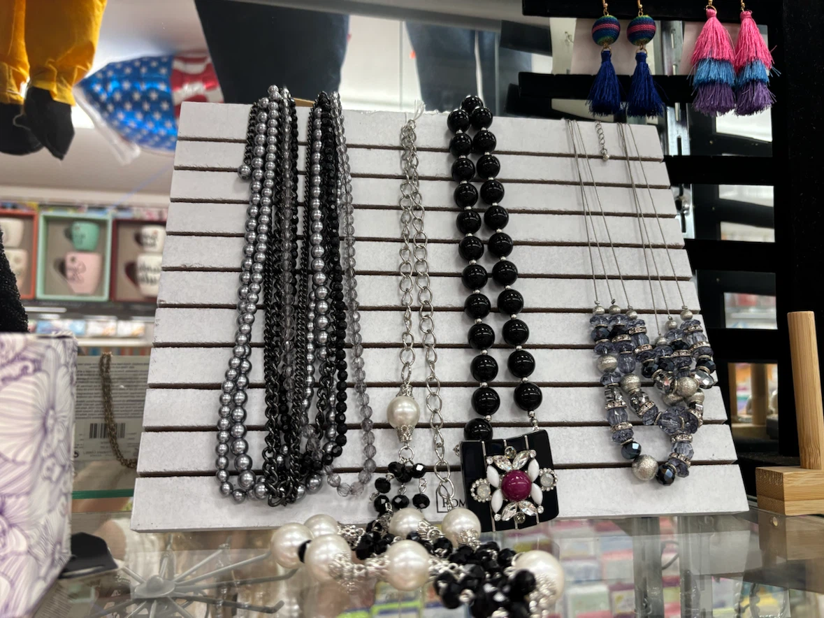 Assorted Fashion Jewelry Collection - photo 5