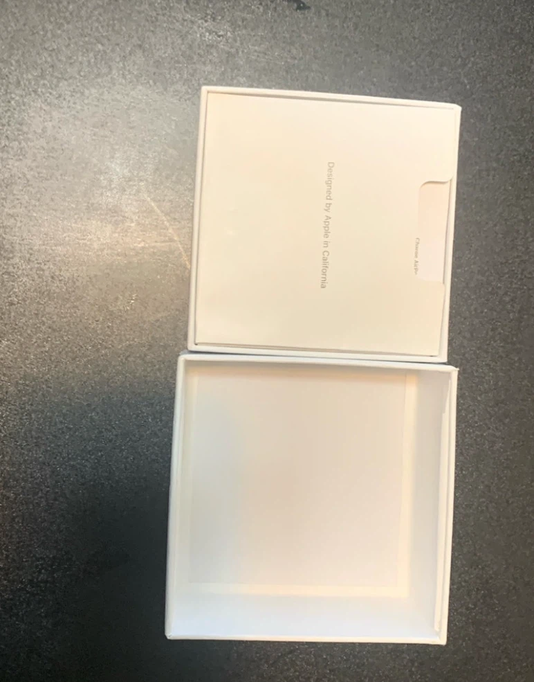 Apple AirPods Pro (2nd gen) with Charging Case - photo 4