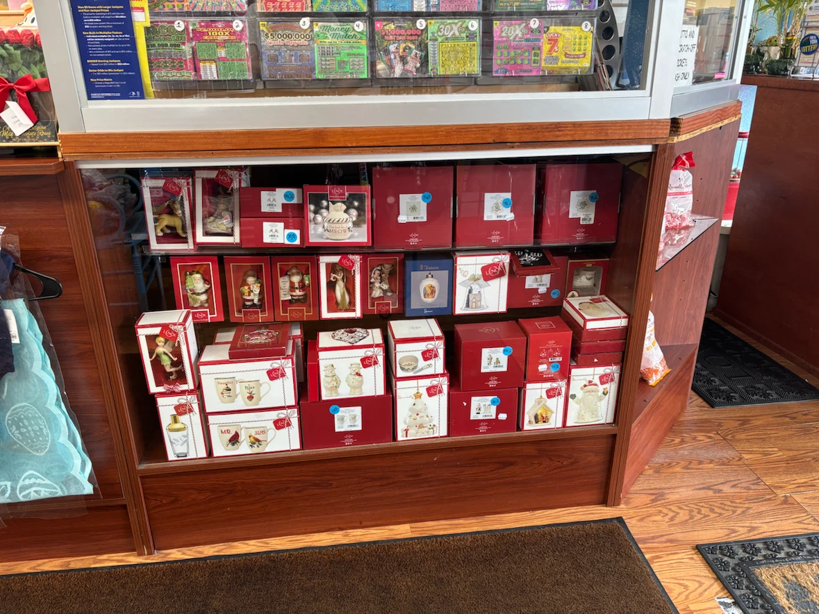 Mixed Christmas Decor & Gifts