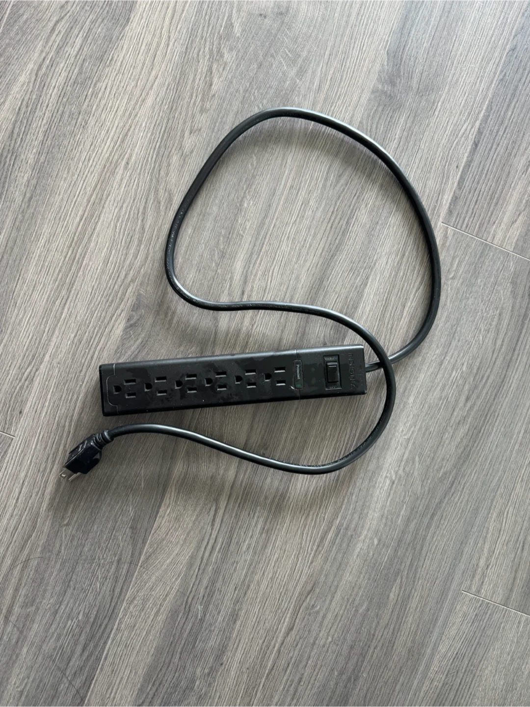 Moving sale-must go power strip Insignia 6-Outlet