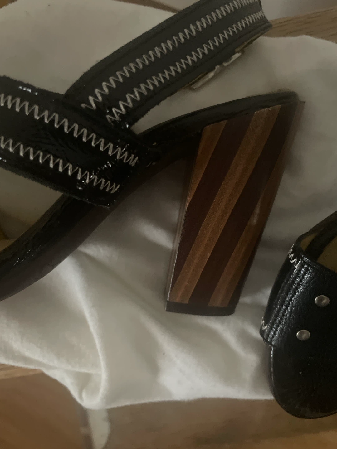 John Fluevog Black Patent Heels Size 8 - photo 3