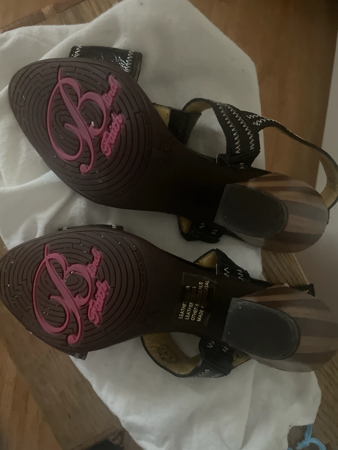 John Fluevog Black Patent Heels Size 8 - photo 5