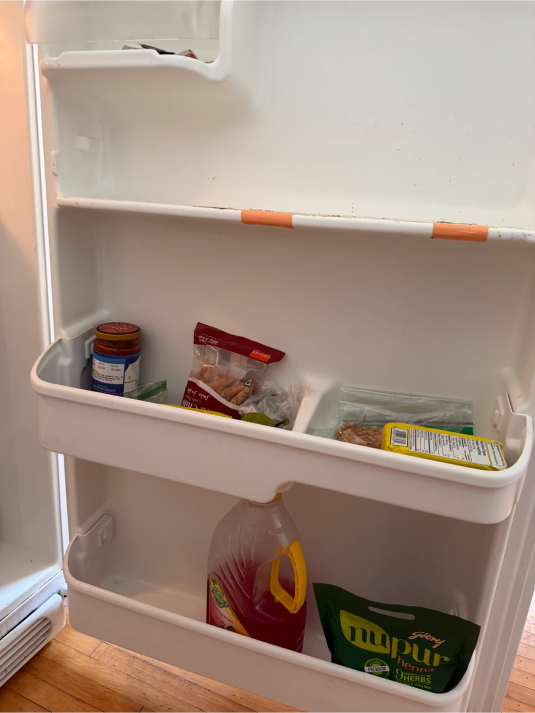 White Top-Freezer Refrigerator - photo 4