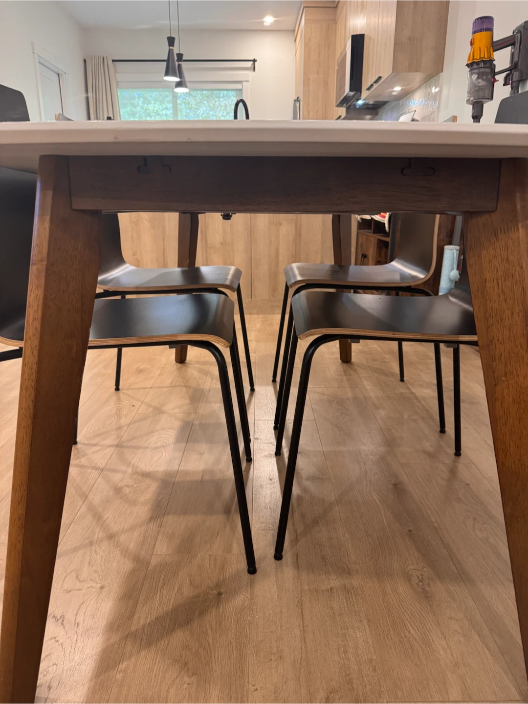 Juhana White Extendable Dining Table from Structube - photo 3