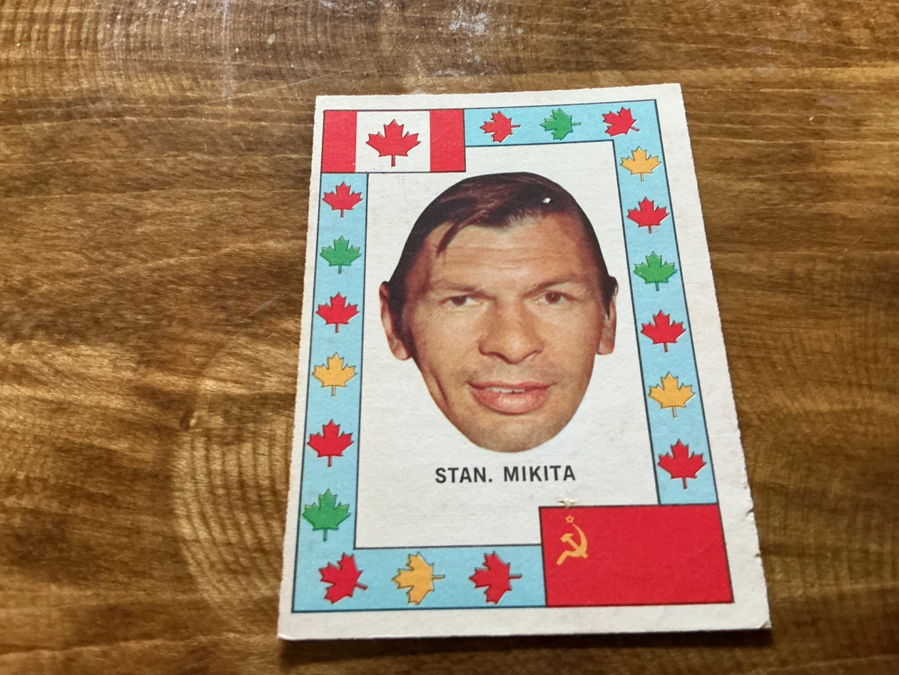 1972 O-PEE-CHEE TEAM CANADA Stan Mikita Hockey Card