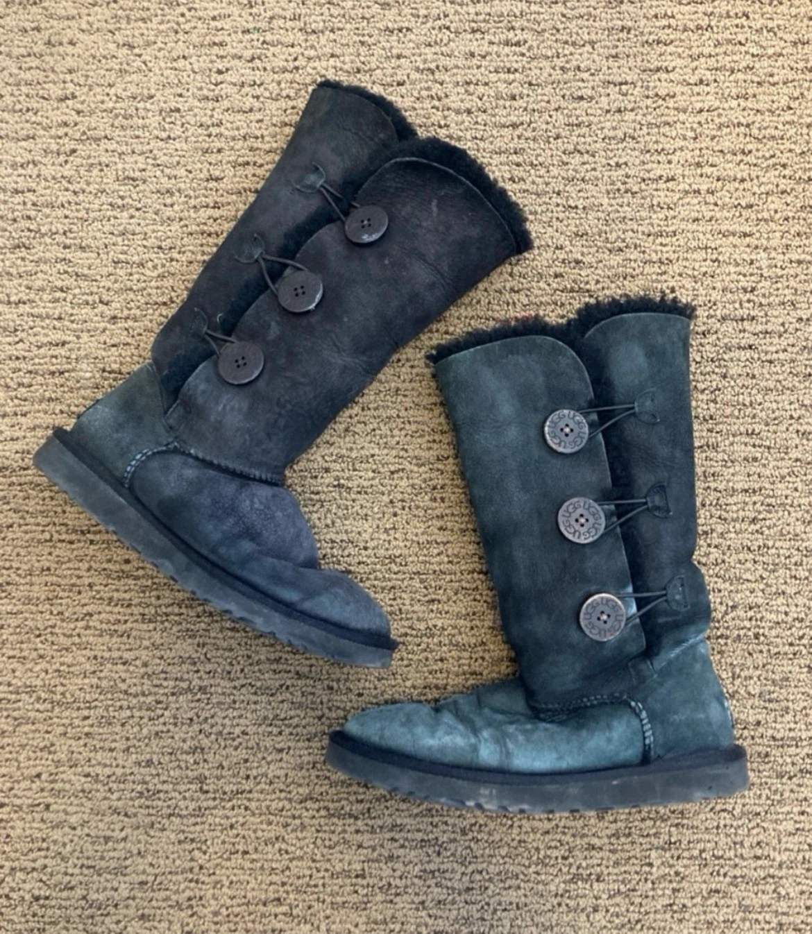 Uggs button tall black