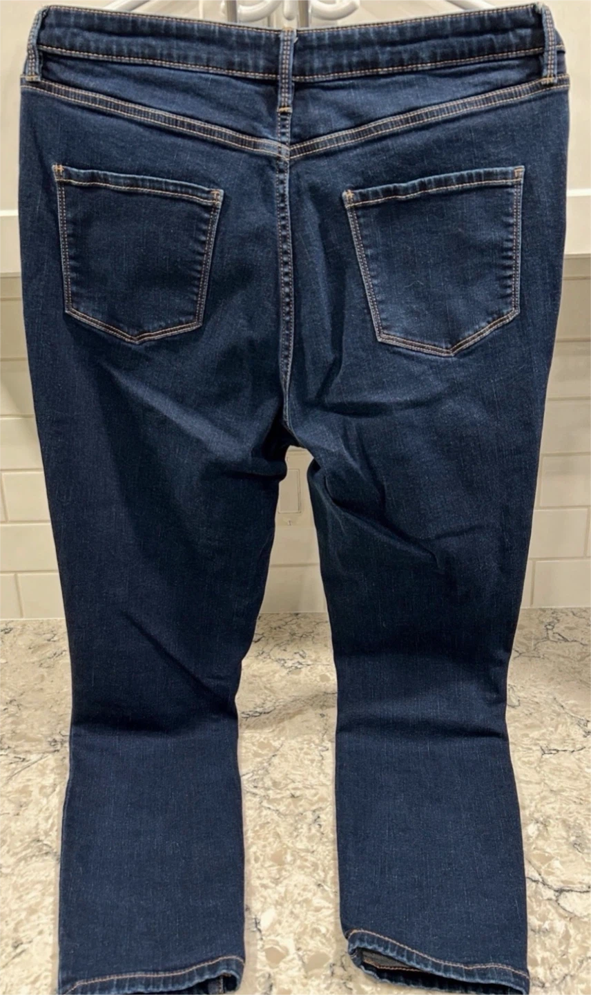 Reitmans Women’s The Super High Rise Jeans (size 33)($10 each) - photo 3