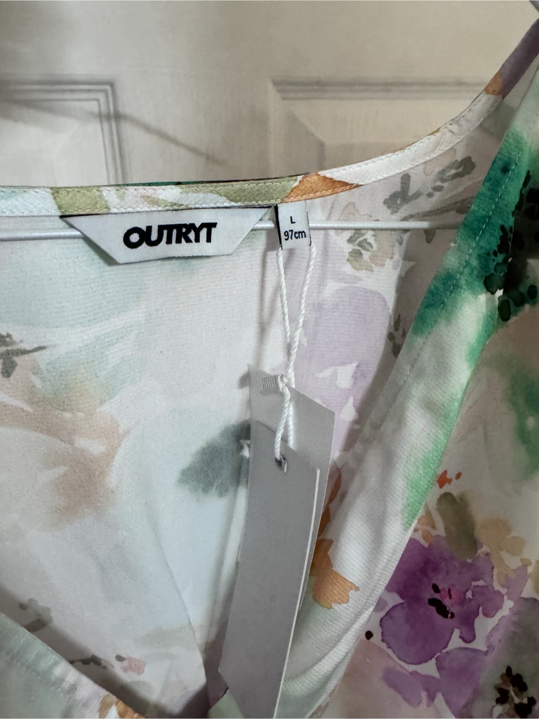 OutryT Floral Twist Front Blouse Size L - photo 2