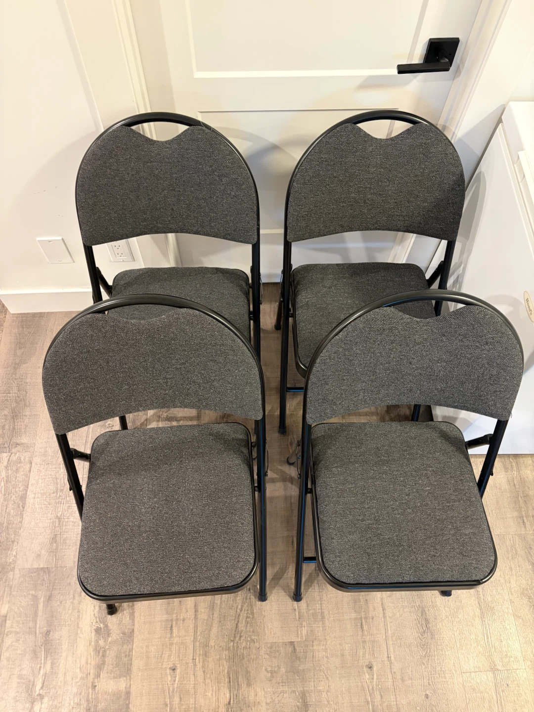 foldable chairs in great condition x4 for $20 - photo 2