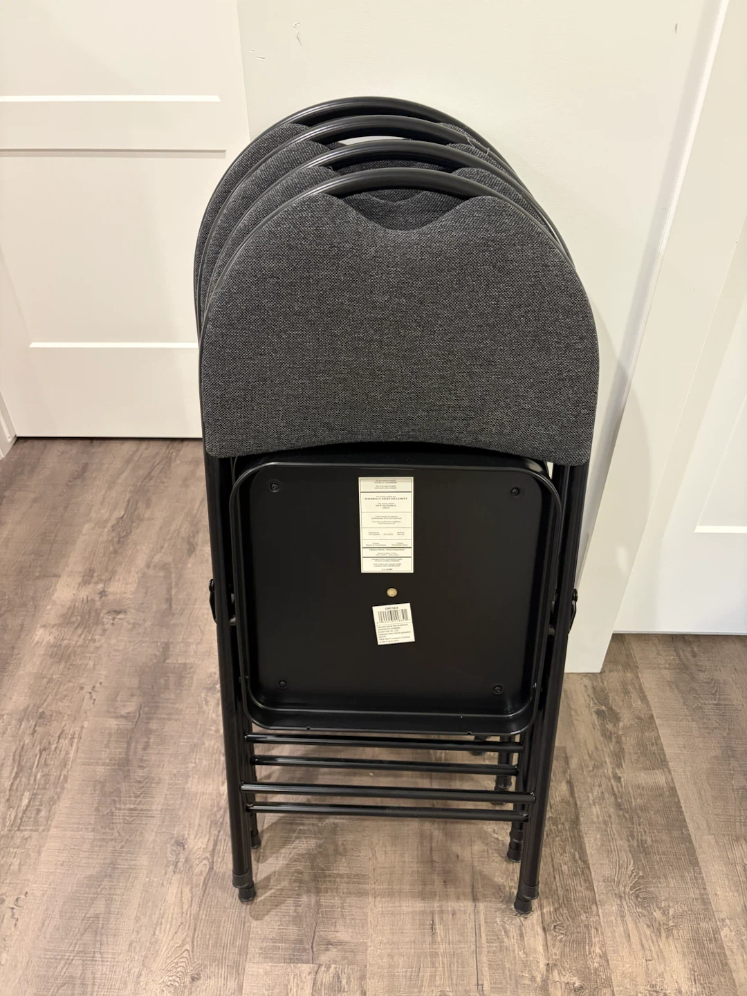 foldable chairs in great condition x4 for $20 - photo 3
