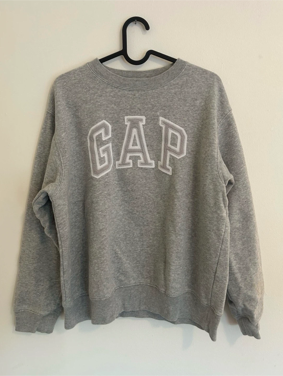 GAP grey crewneck