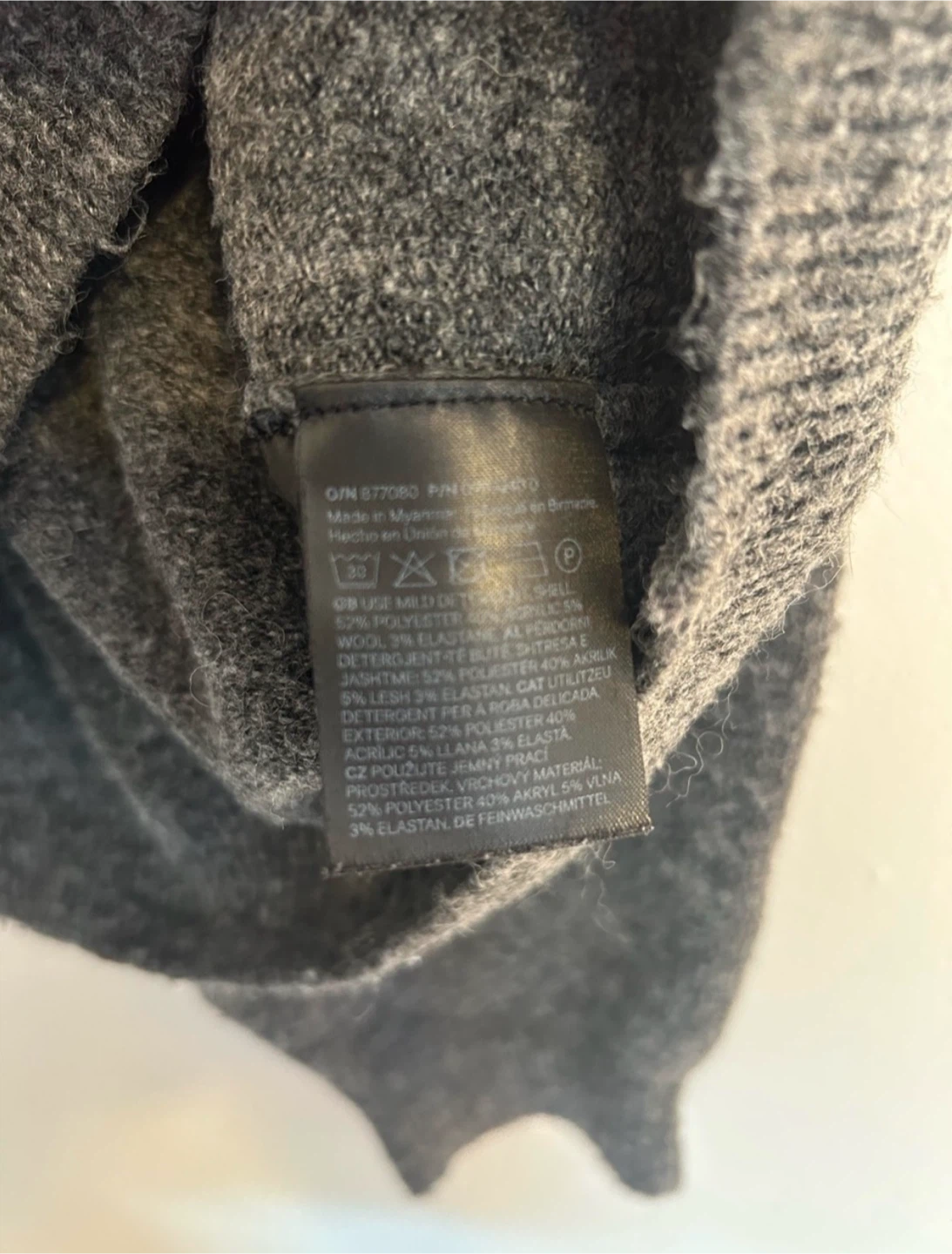 H&M grey sweater - photo 3
