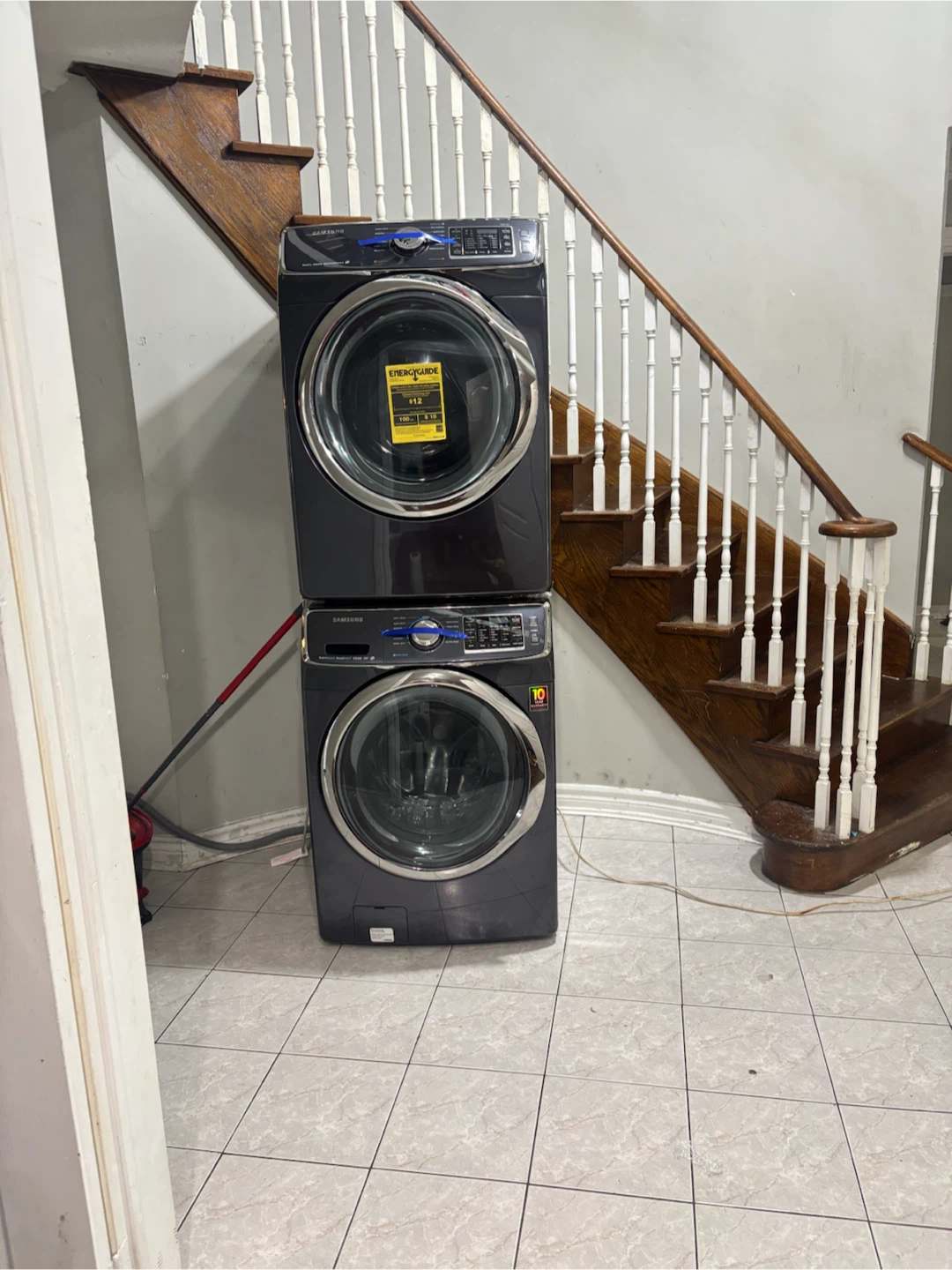 Like New 27w Washer dryer can DELIVER