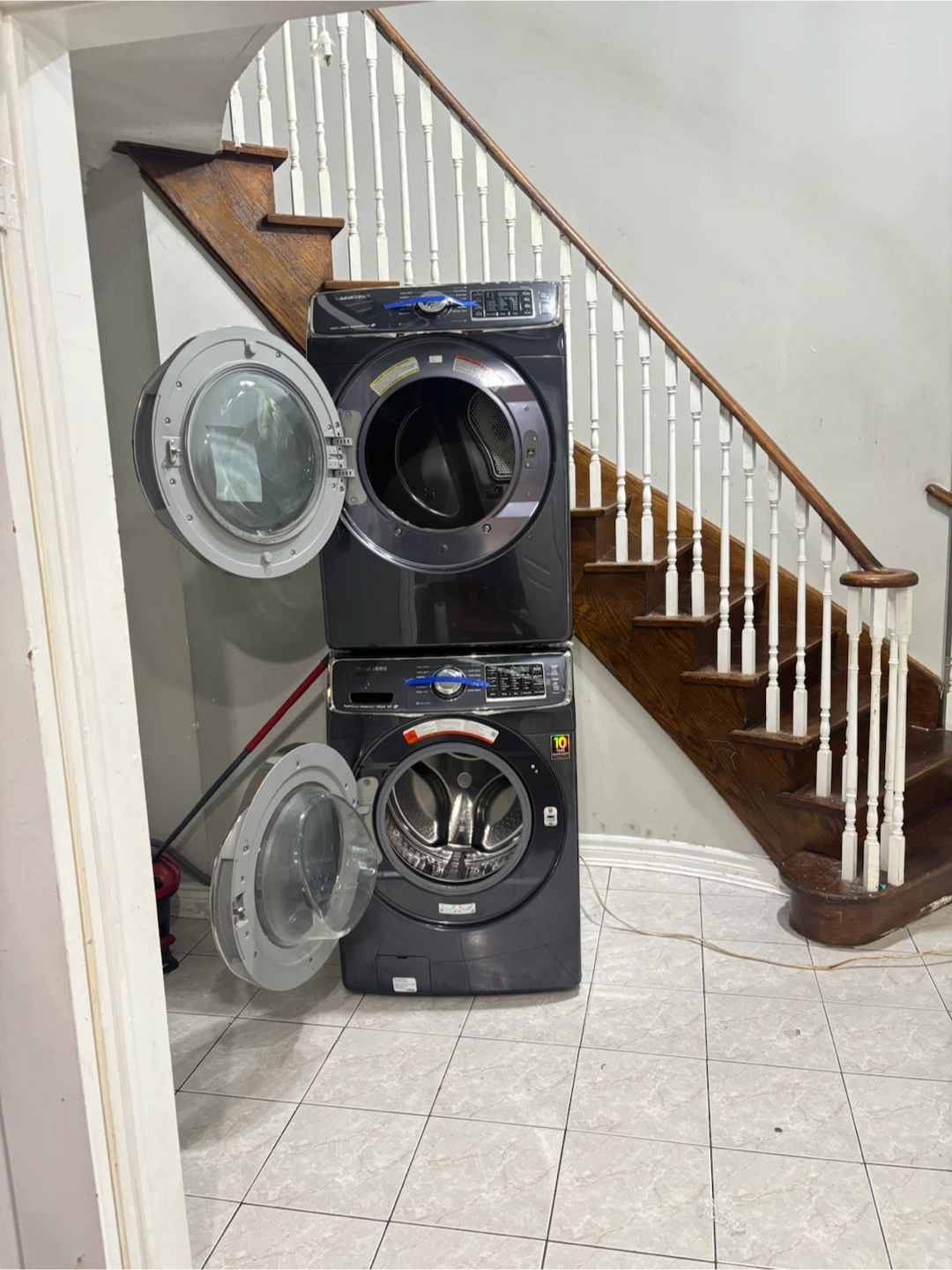 Like New 27w Washer dryer can DELIVER - photo 2