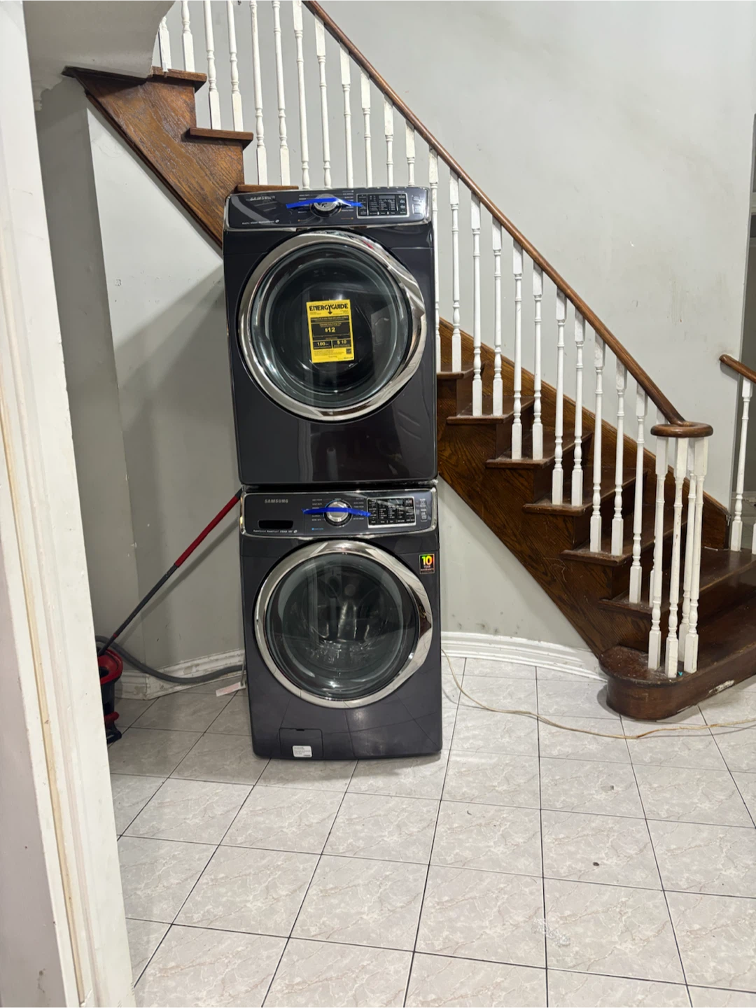 Like NEW SAMSUNG washer dryer can DELIVER
