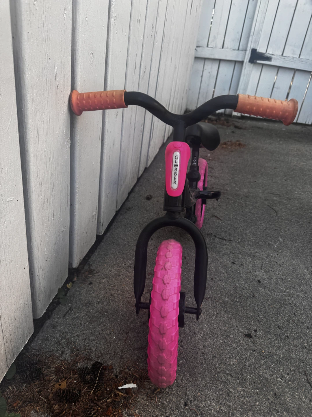 Globber Balance Bike – Black & Pink, Adjustable, Good Condition - photo 2
