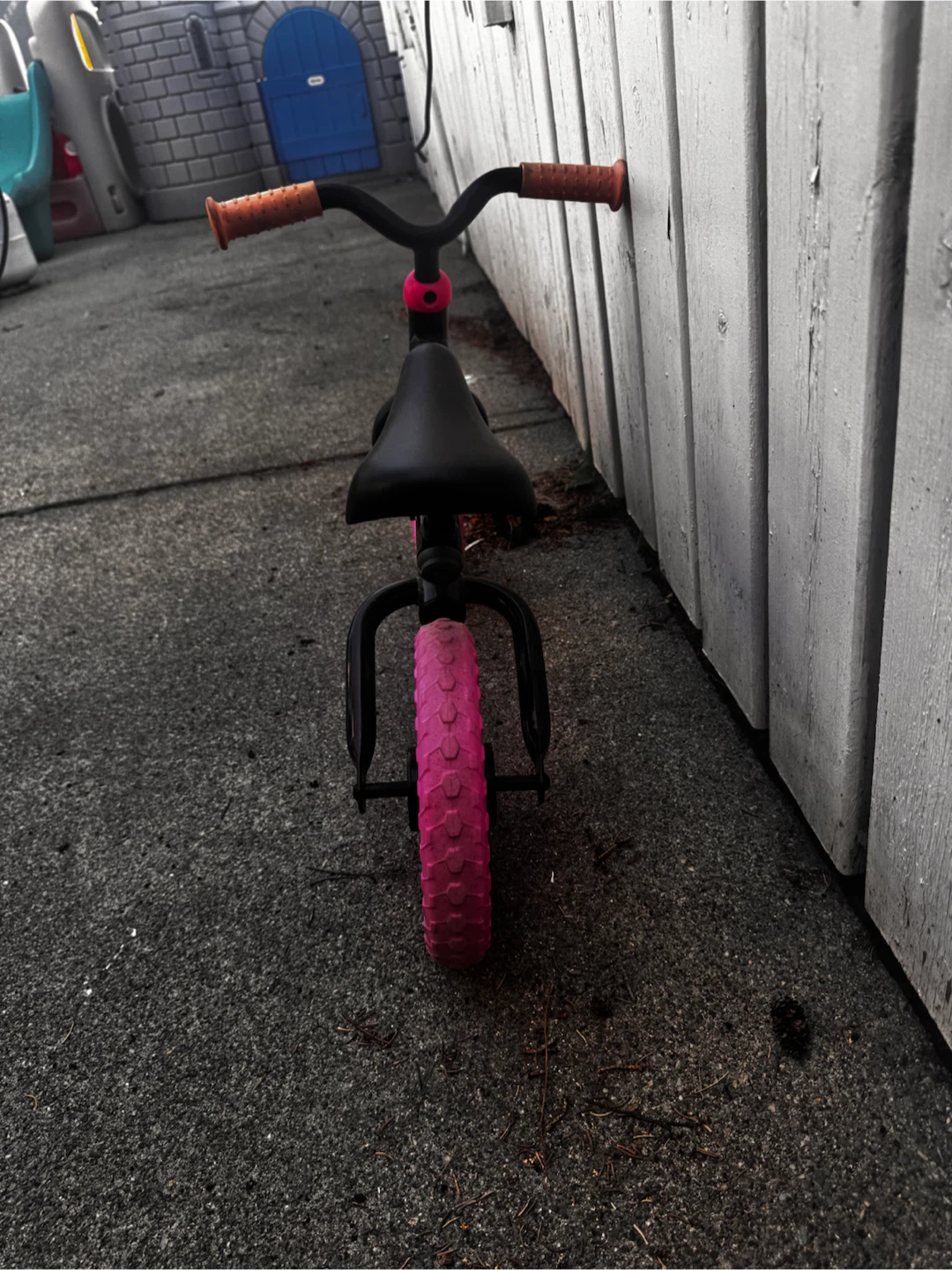 Globber Balance Bike – Black & Pink, Adjustable, Good Condition - photo 3