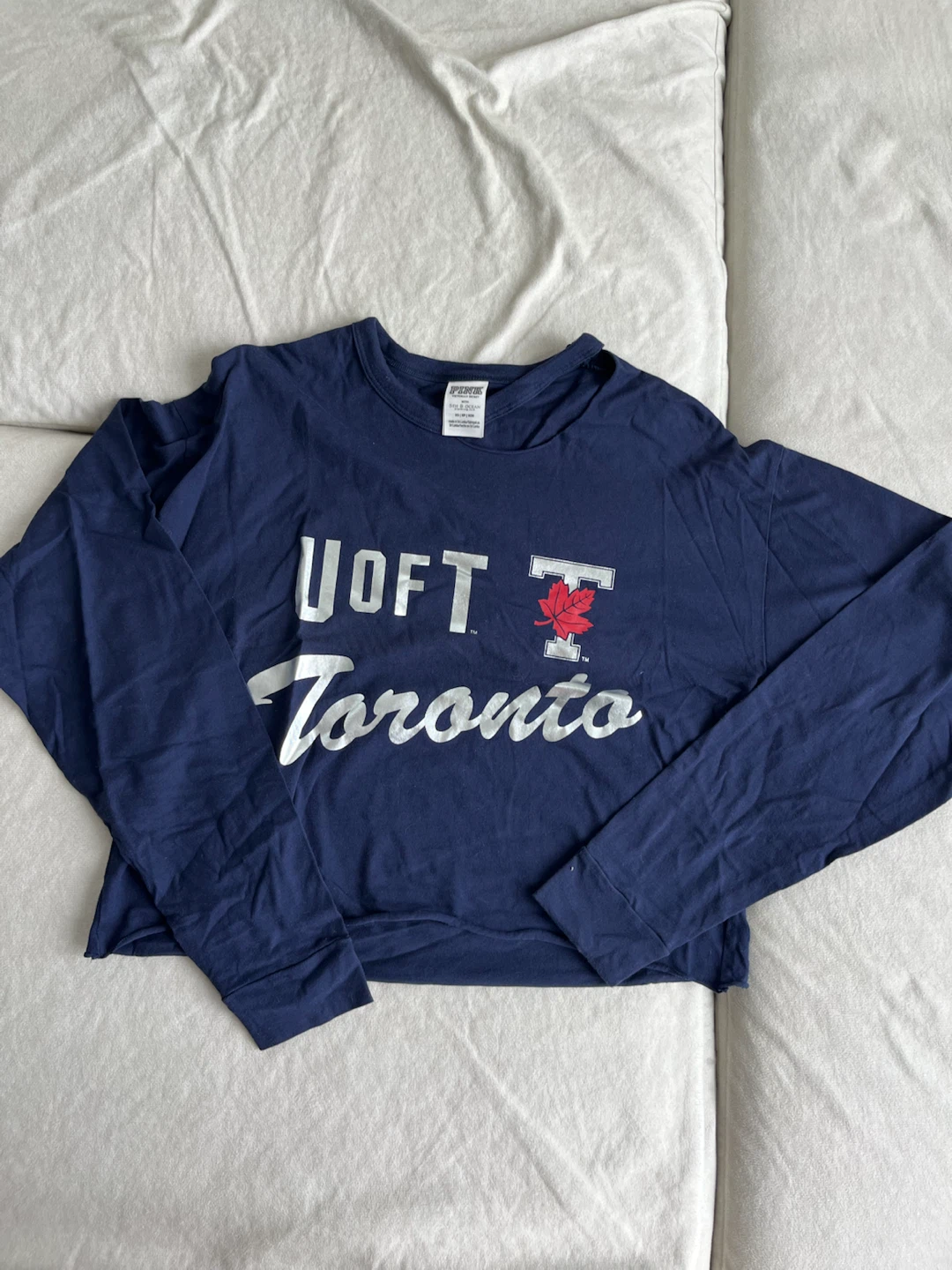 PINK Victoria's Secret U of T Toronto Long Sleeve Cropped Shirt