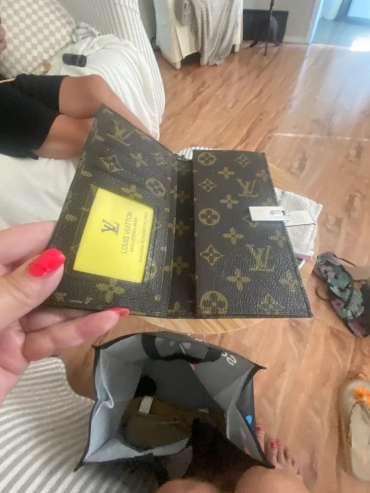 Louis Vuitton wallet - photo 2