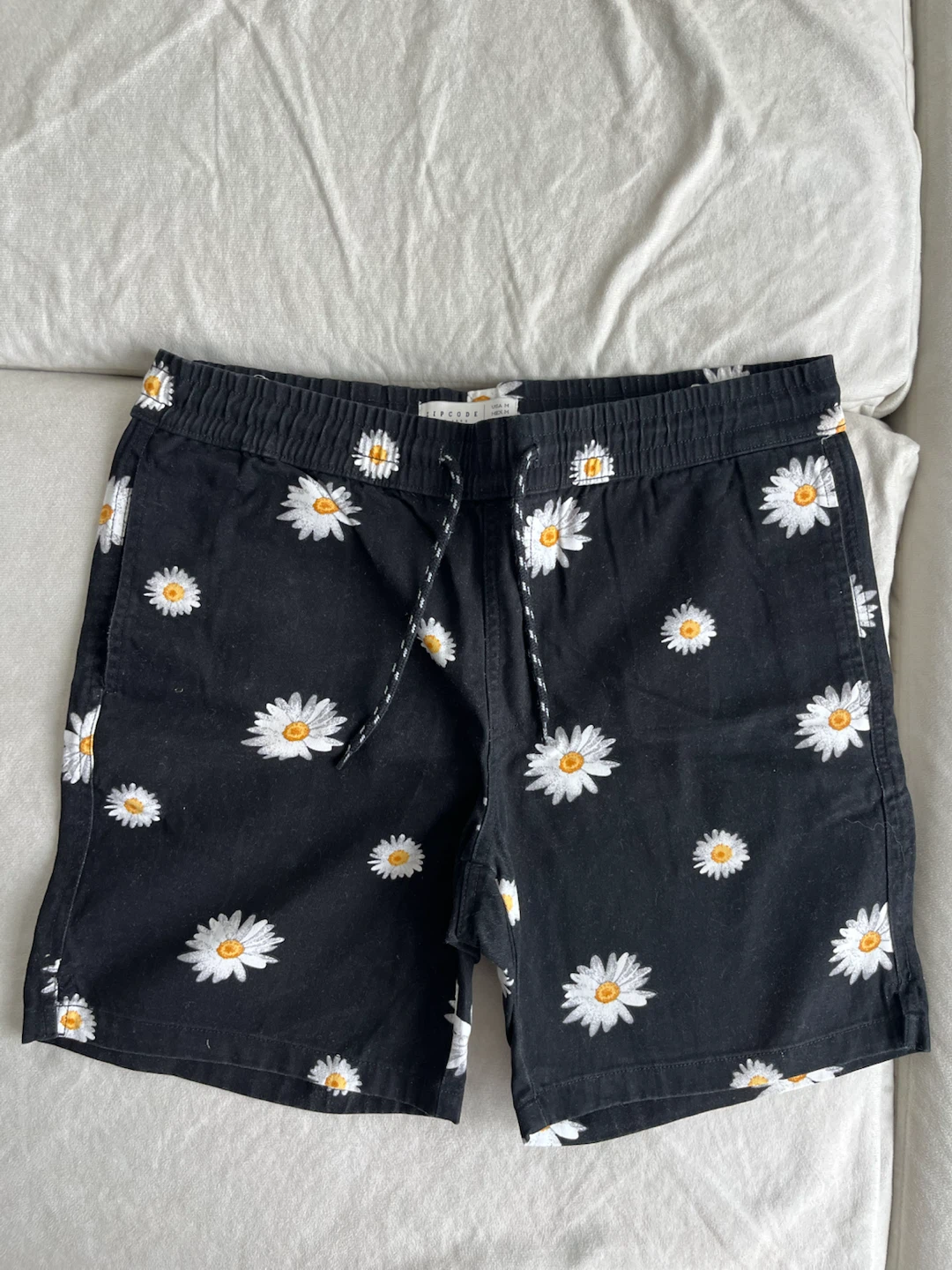 Zip Code Daisy Print Shorts Size Medium