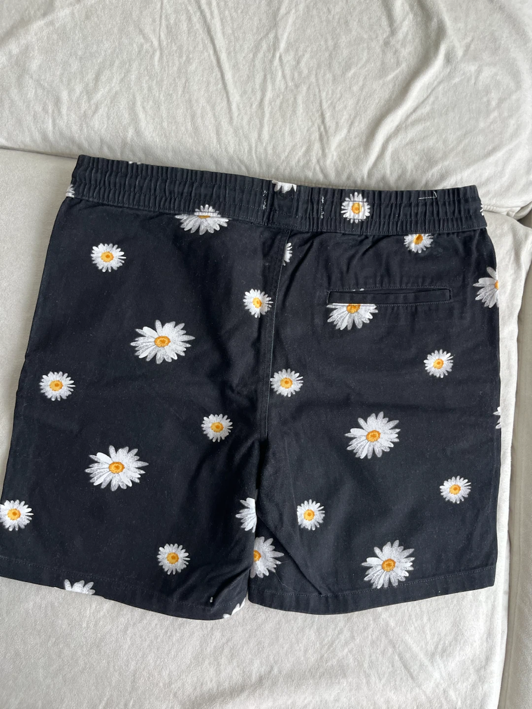 Zip Code Daisy Print Shorts Size Medium - photo 3