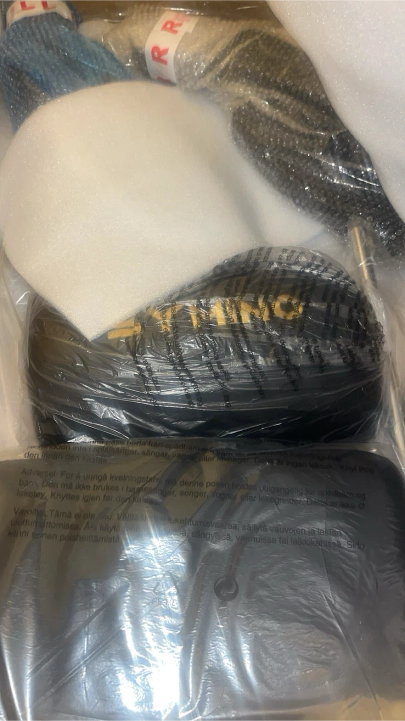 Symino Gaming Chair - Black and Gold - photo 5