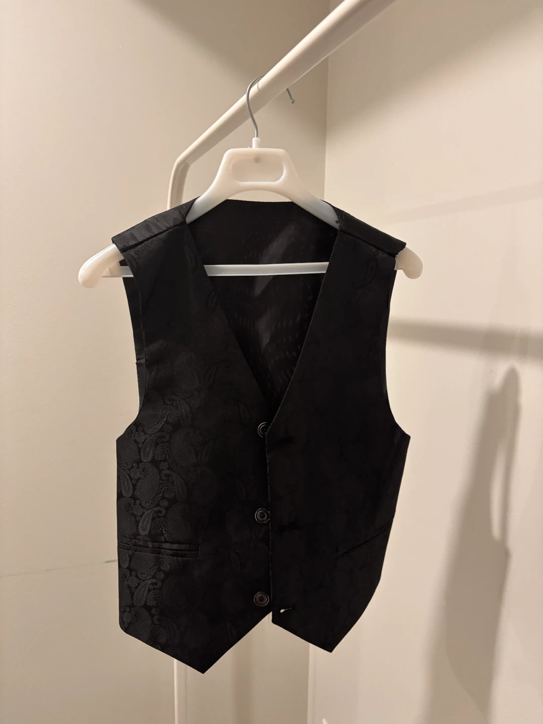 Elegant Black Tuxedo Suit - 3 Piece - photo 2
