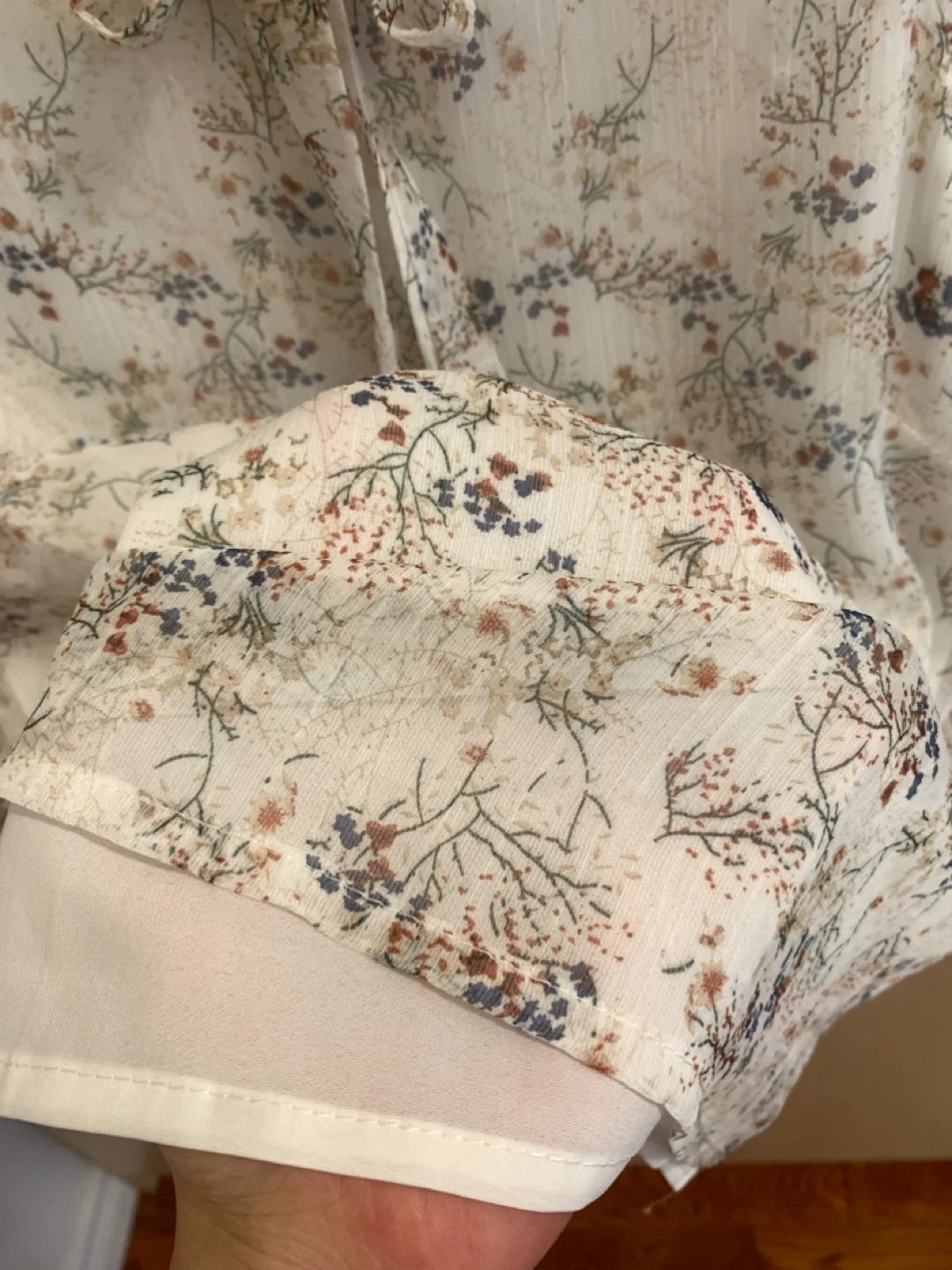 Size S/M EUC Floral Tie-Neck Blouse Ruffle Sleeves Cream - photo 4