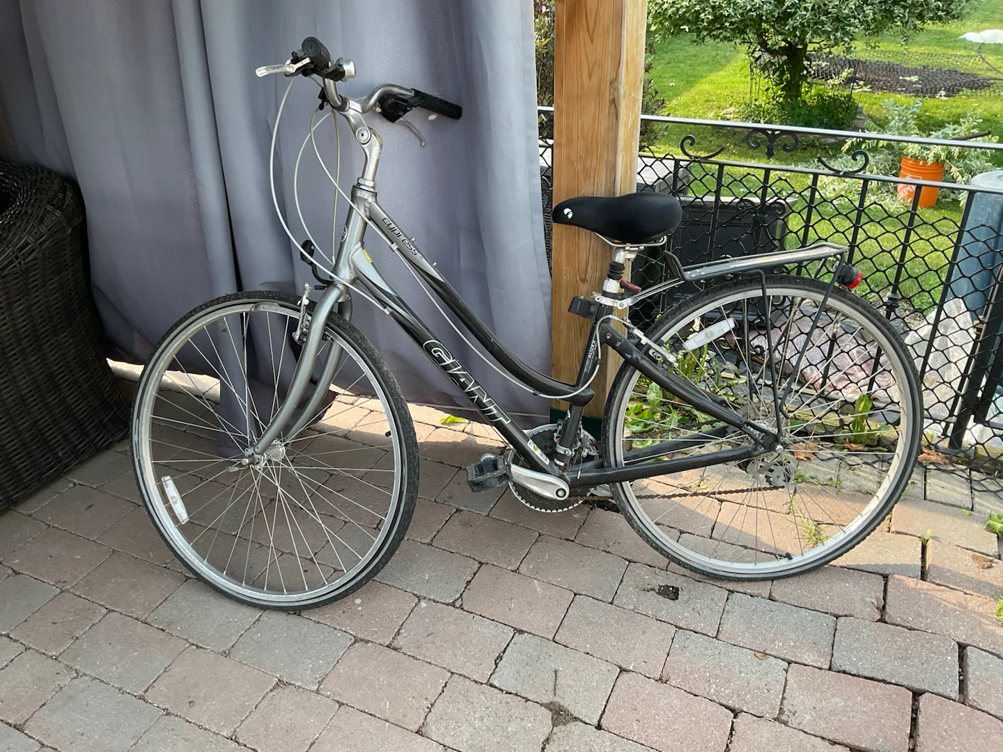 Giant Cypress Women's Hybrid Bike