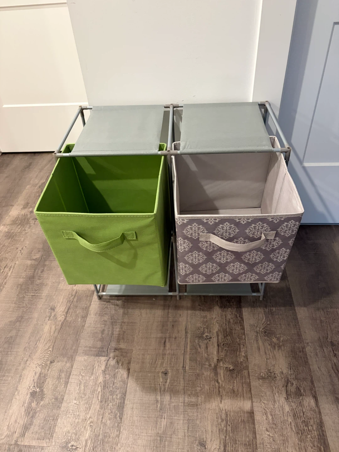 shelf with 2 bins - photo 2