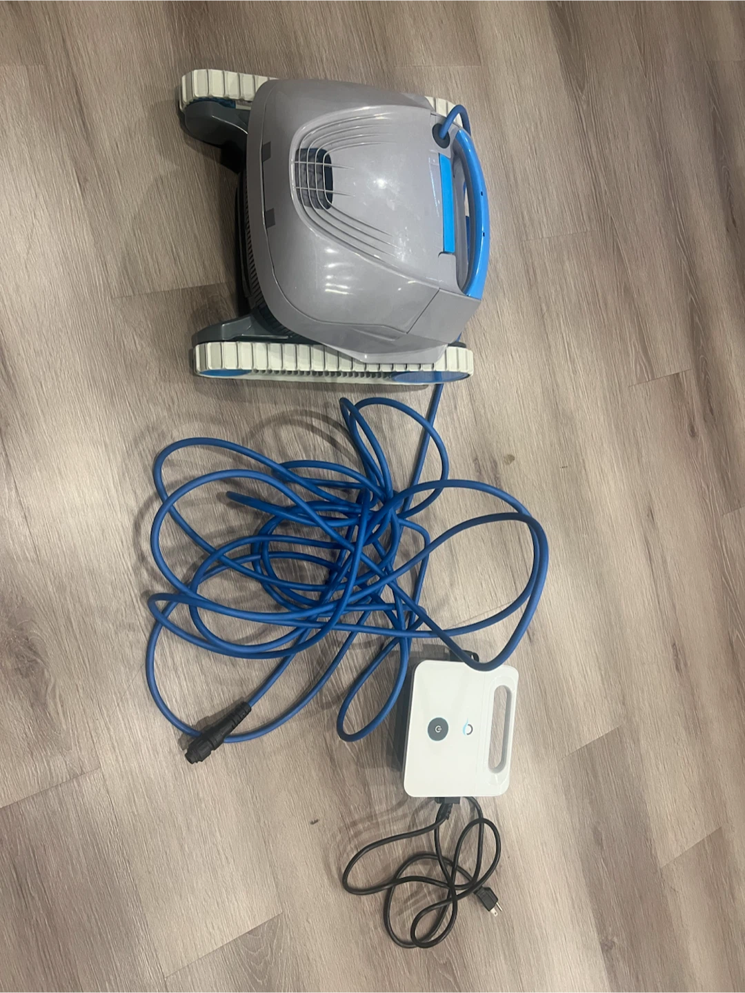 Above Ground vacuum -Maytronics Dolphin Premium 10 Pool Cleaner