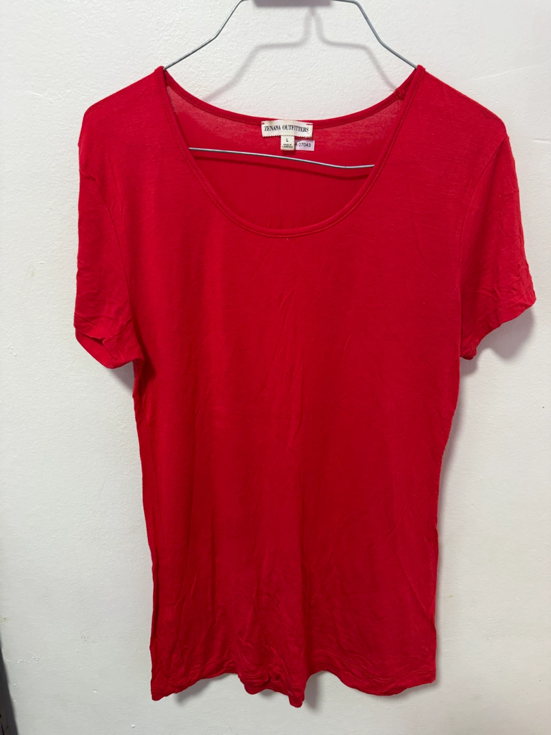 ZENANA OUTFITTERS Red T-Shirt Size L