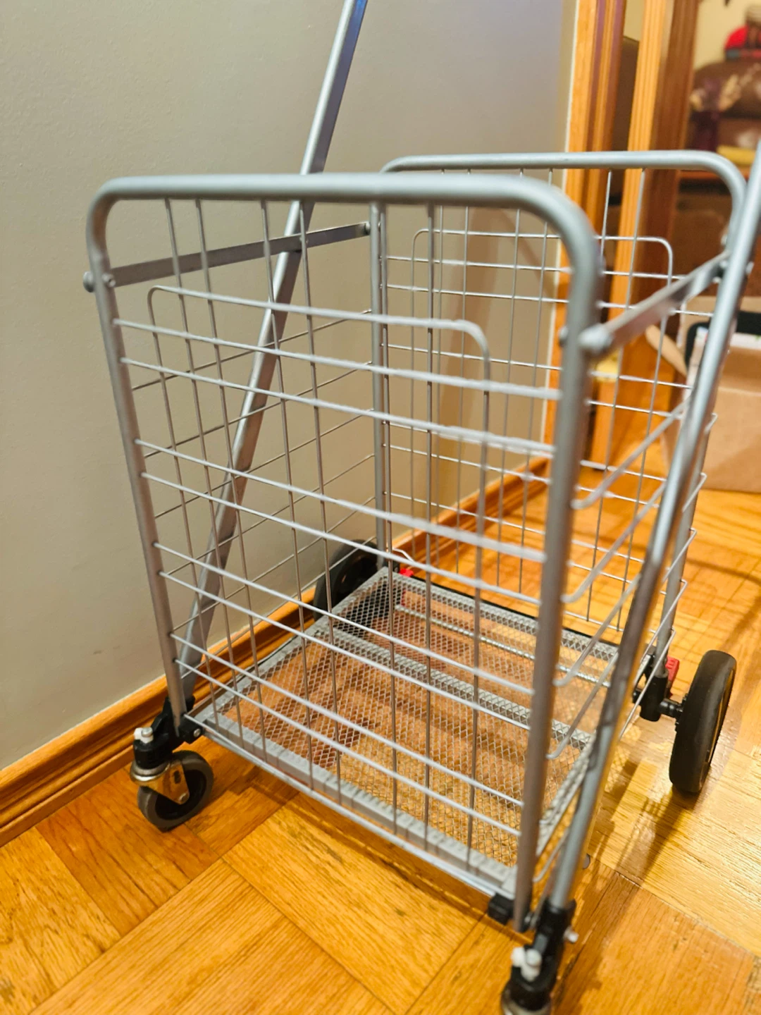 Folding Shopping Cart with swivel wheels, easy to steer. - photo 4